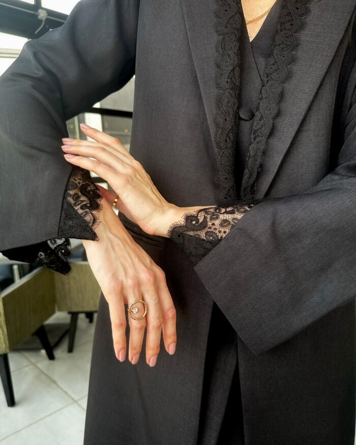 Classic Cut with Lace - Image 3